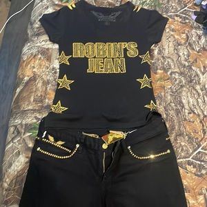 I have a robin Oufit only been worn twice and still in good condition to wear!